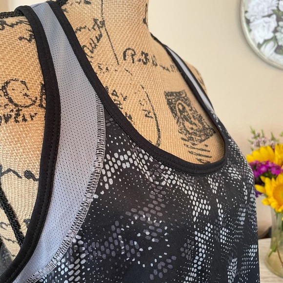 {CHAMPION} Black & Gray Pattern Loose Fit Athletic Top - Picture 4 of 10